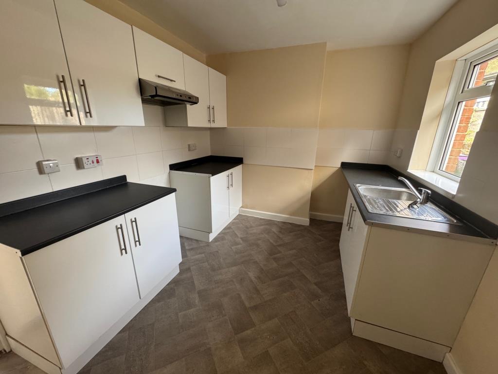 Lot: 182 - TWO-BEDROOM MID-TERRACE COTTAGE IN VILLAGE LOCATION - Kitchen-dining room